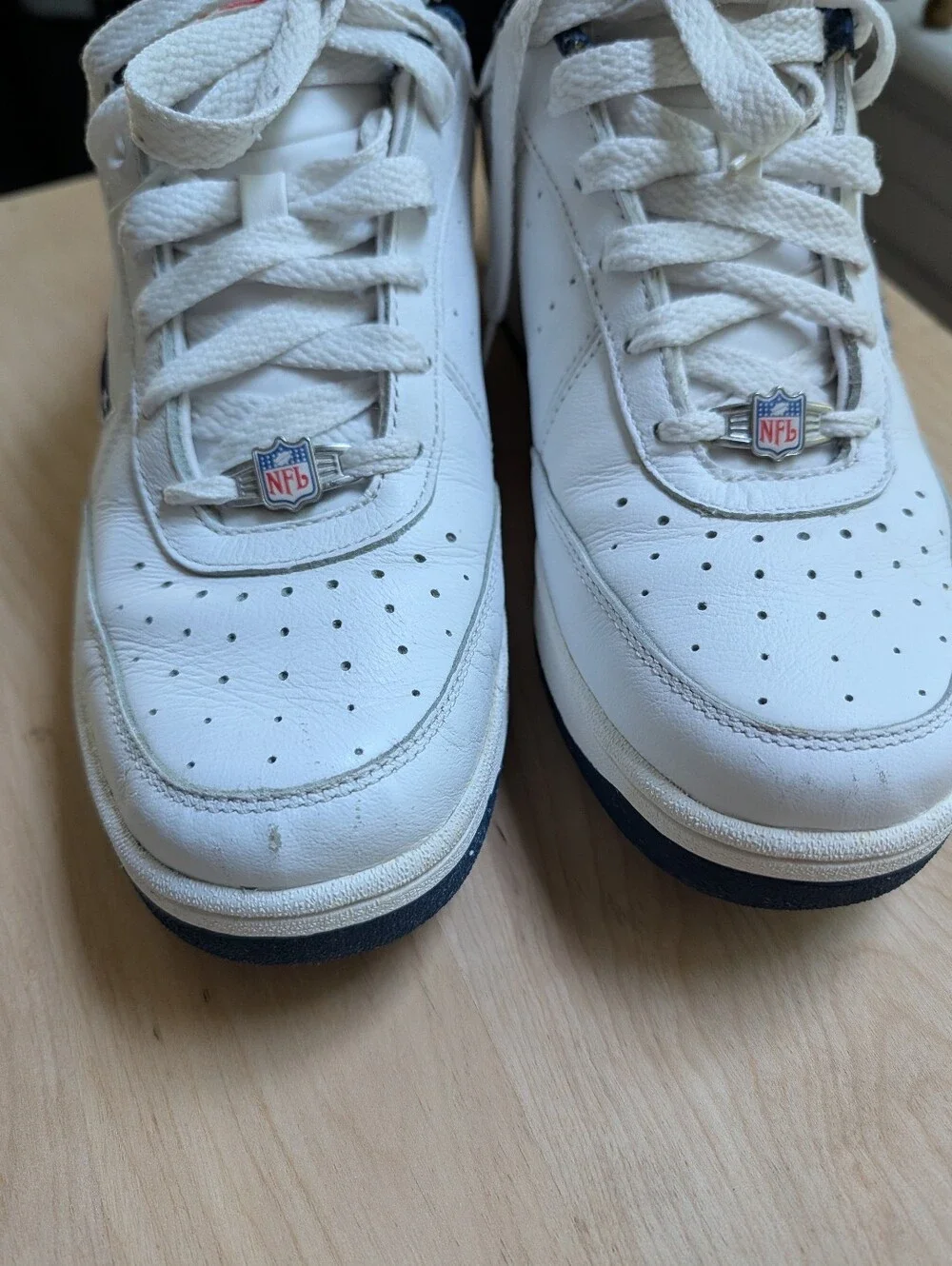 Vintage Official NFL New England Patriots Reebok Sneakers Men's Size 10 Retro
